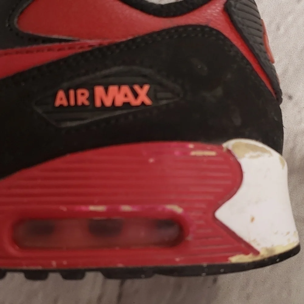 NIKE Air Max 2015 Kids 1Y Sneakers Red and Black Used Condition Retro